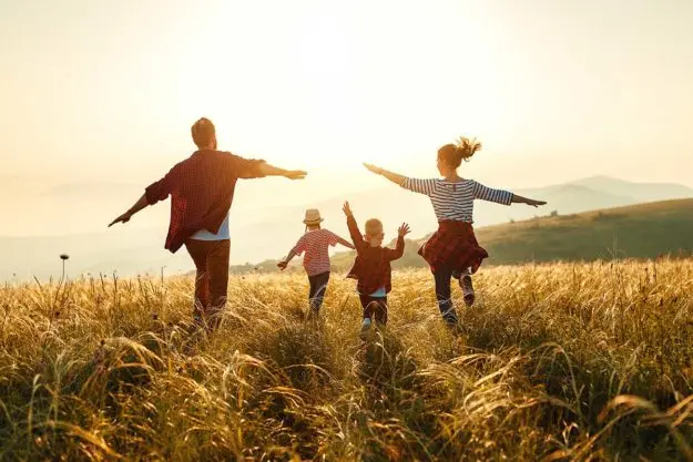 Why-Family-Support-is-So-Important people participate in a family therapy treatment program