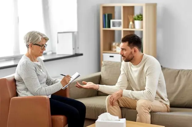 How-Does-Rapid-Resolution-Therapy-Work- a man meets with his rapid resolution therapy provider