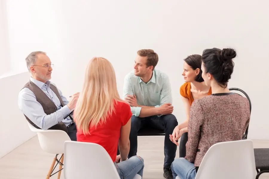 therapist leads focus group for addiction based near Mount Dora, FL.