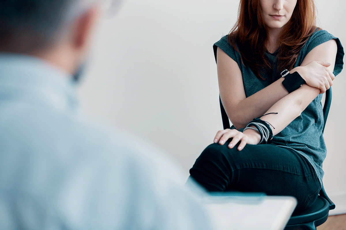 a woman discusses with a therapist how a harm reduction program saved her life
