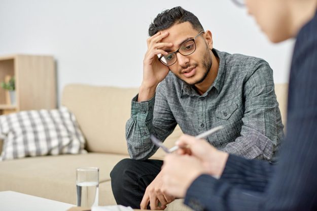 man at a dual diagnosis treatment program