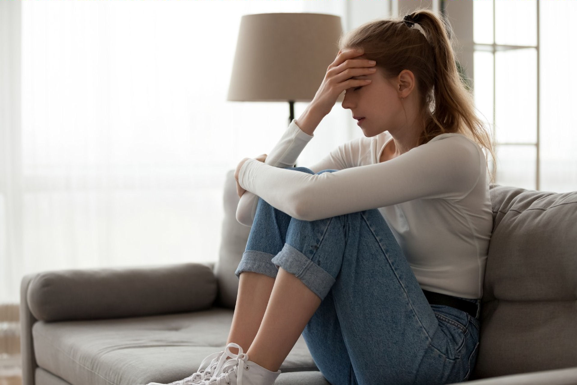 woman dealing with intrusive thoughts from ocd